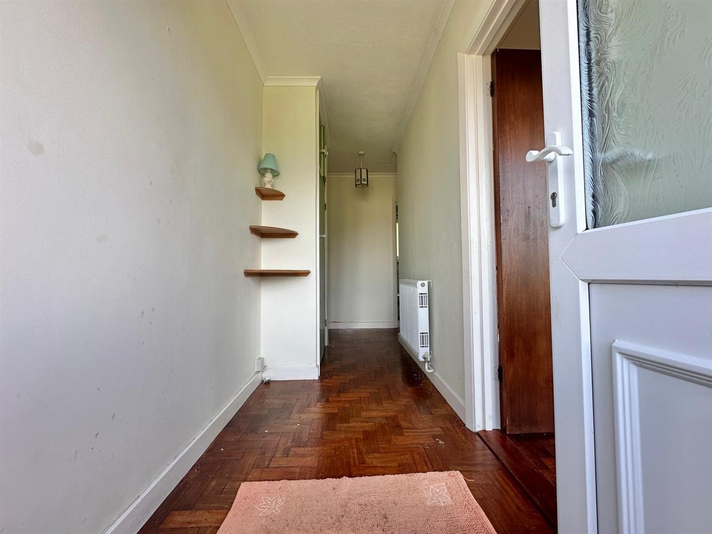 2 bed property in Upland Crescent, Truro